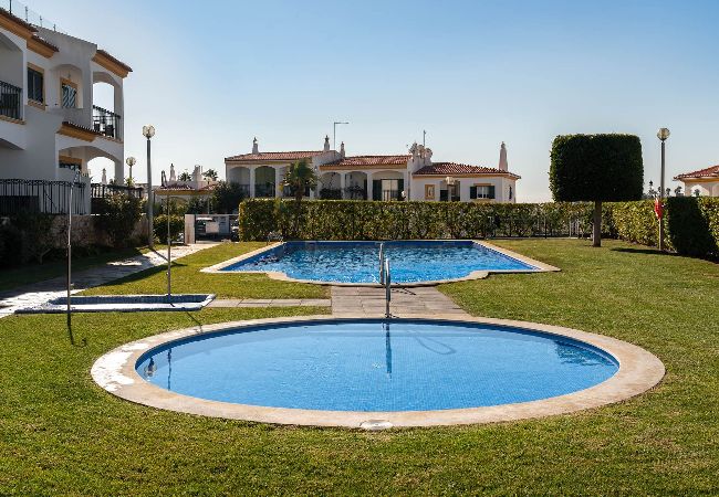 Apartamento em Carvoeiro -  Lily Fabulous 1 Bed Apt with Roof Terrace & Pool  