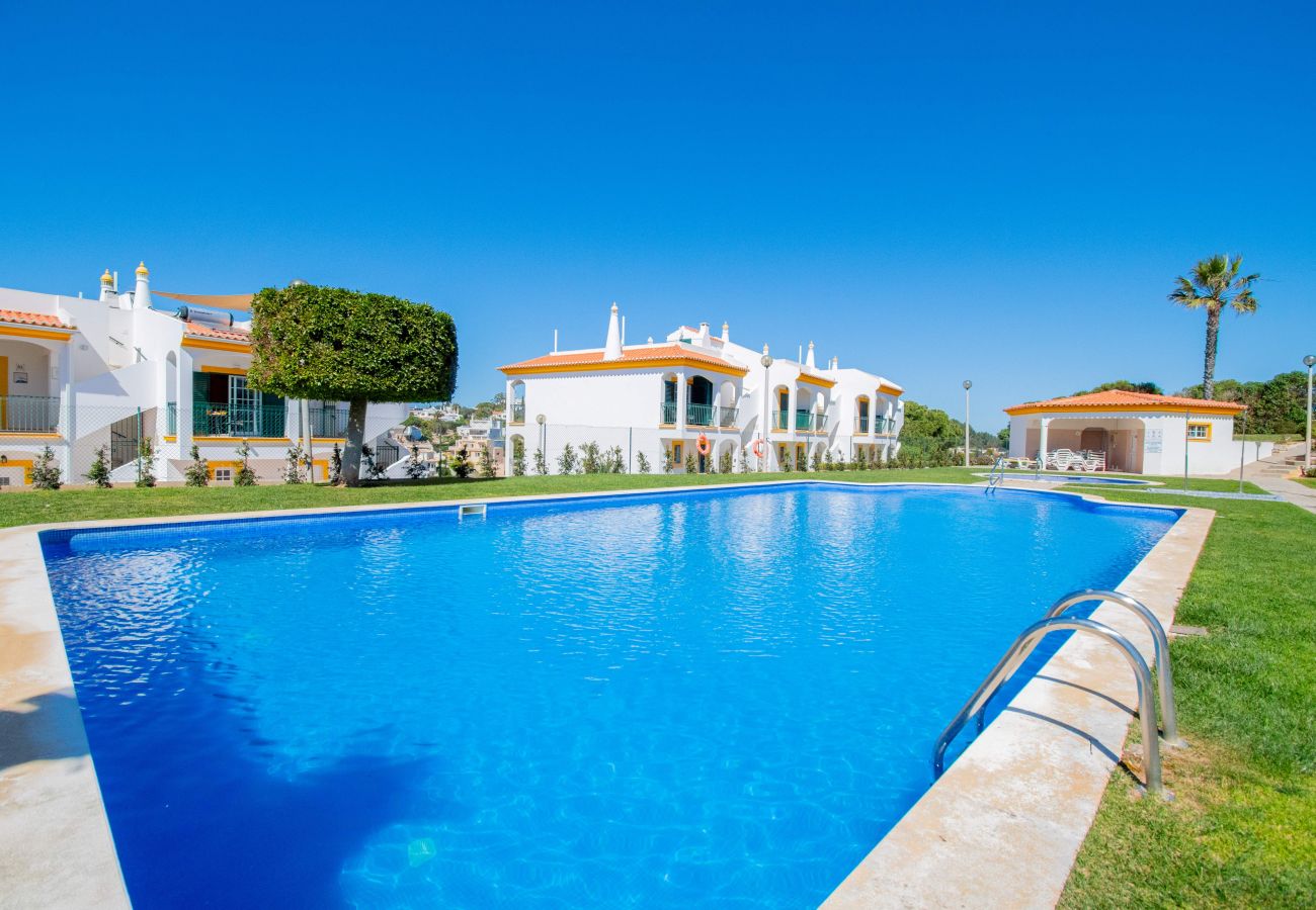 Apartamento em Carvoeiro -  Lily Fabulous 1 Bed Apt with Roof Terrace & Pool  