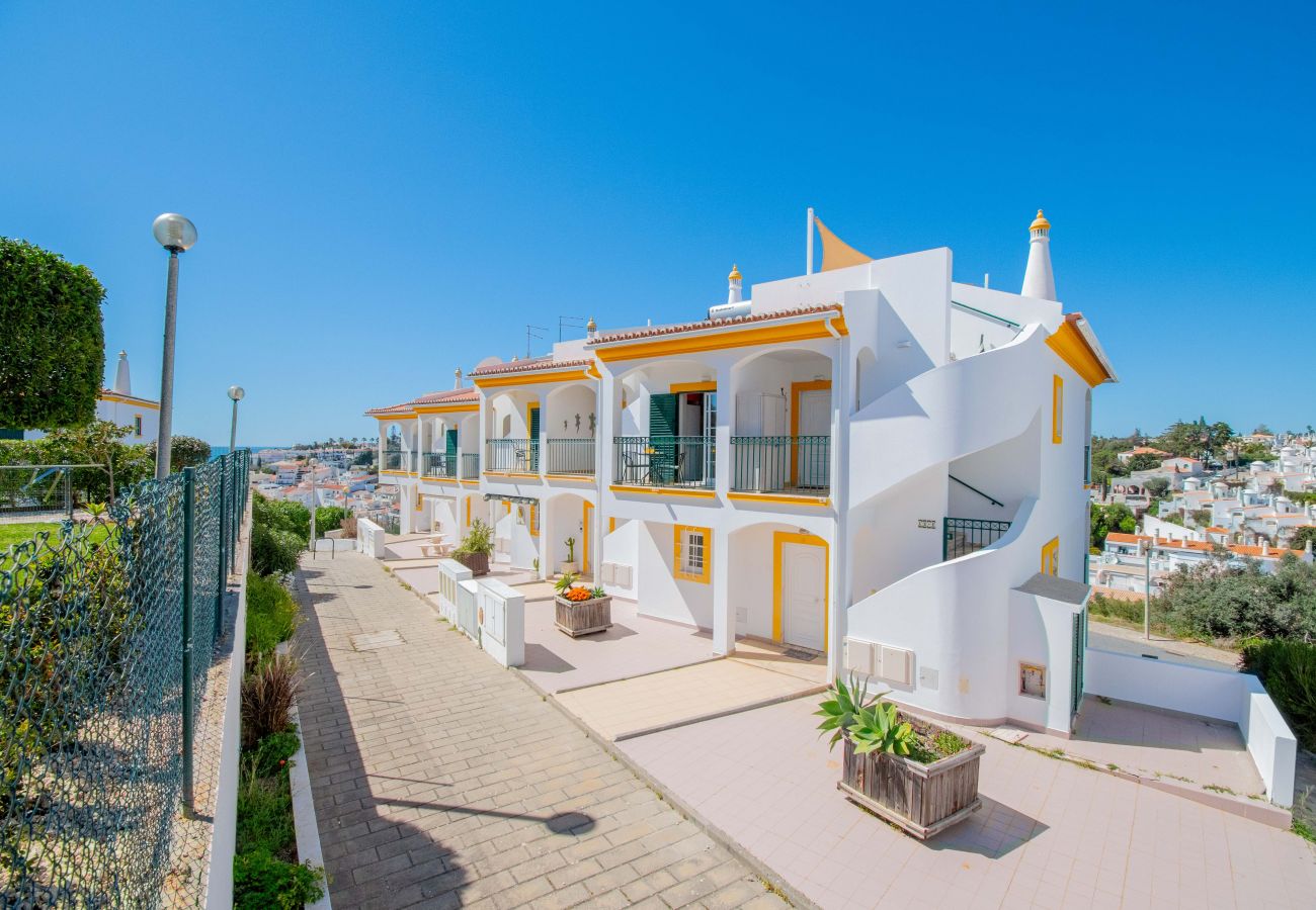 Apartamento em Carvoeiro -  Lily Fabulous 1 Bed Apt with Roof Terrace & Pool  