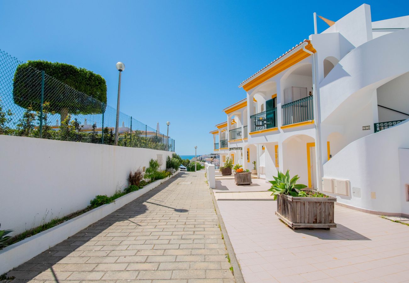 Apartamento em Carvoeiro -  Lily Fabulous 1 Bed Apt with Roof Terrace & Pool  