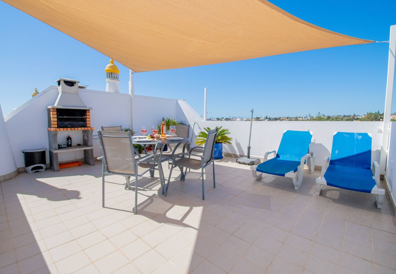 Apartamento em Carvoeiro -  Lily Fabulous 1 Bed Apt with Roof Terrace & Pool  