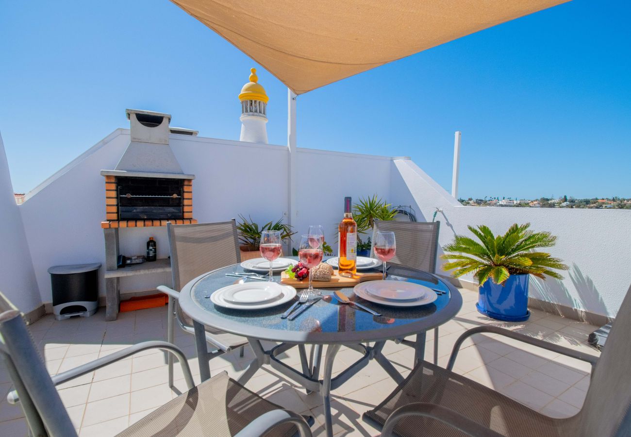 Apartamento em Carvoeiro -  Lily Fabulous 1 Bed Apt with Roof Terrace & Pool  
