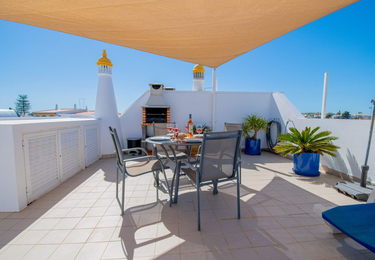 Apartamento em Carvoeiro -  Lily Fabulous 1 Bed Apt with Roof Terrace & Pool  