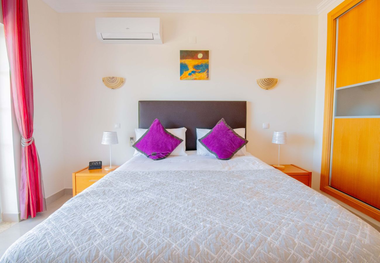 Apartamento em Carvoeiro -  Lily Fabulous 1 Bed Apt with Roof Terrace & Pool  