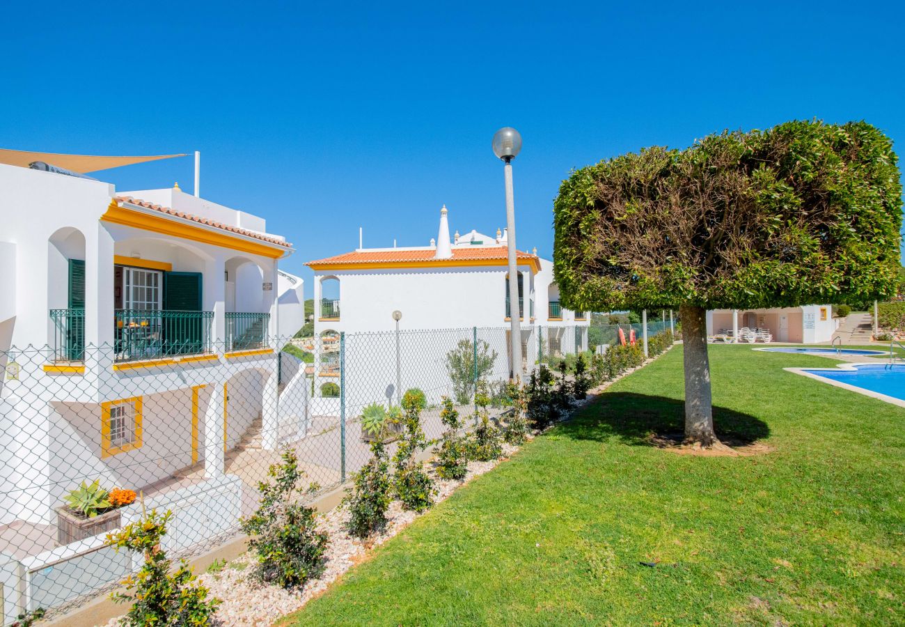 Apartamento em Carvoeiro -  Lily Fabulous 1 Bed Apt with Roof Terrace & Pool  