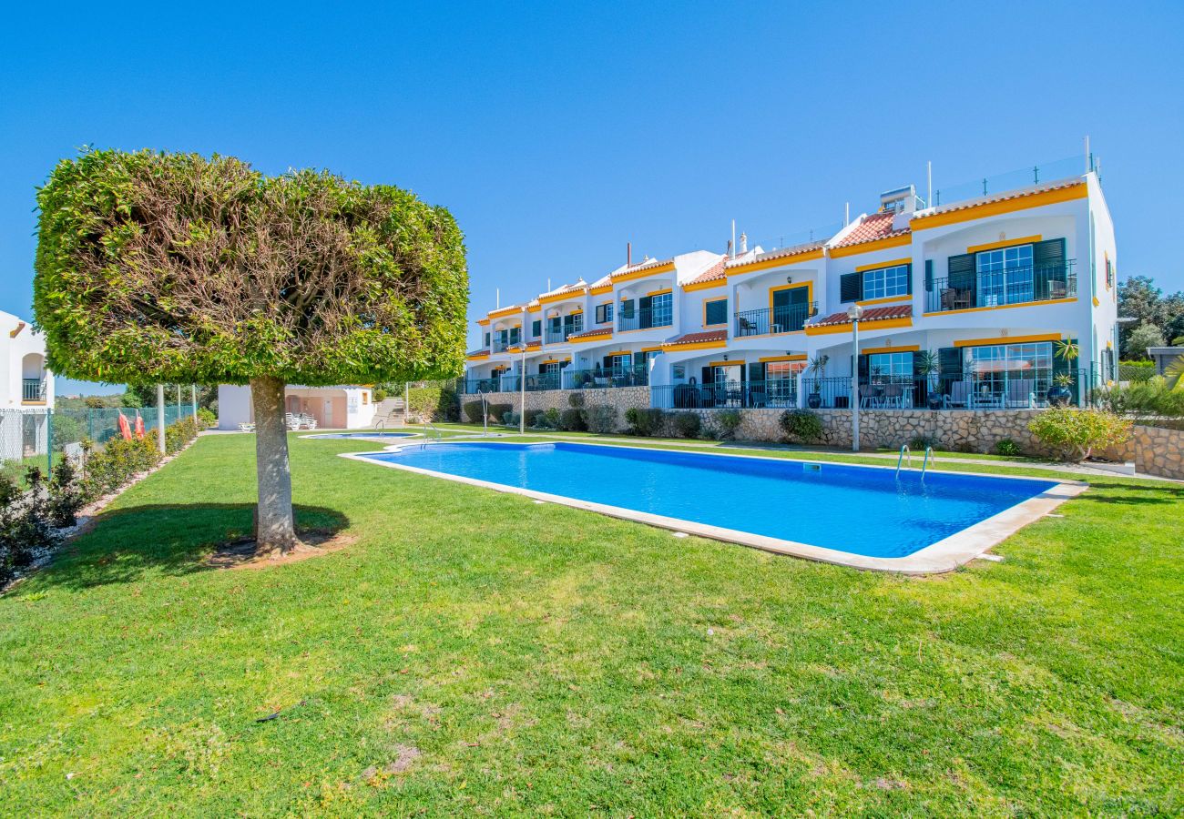 Apartamento em Carvoeiro -  Lily Fabulous 1 Bed Apt with Roof Terrace & Pool  