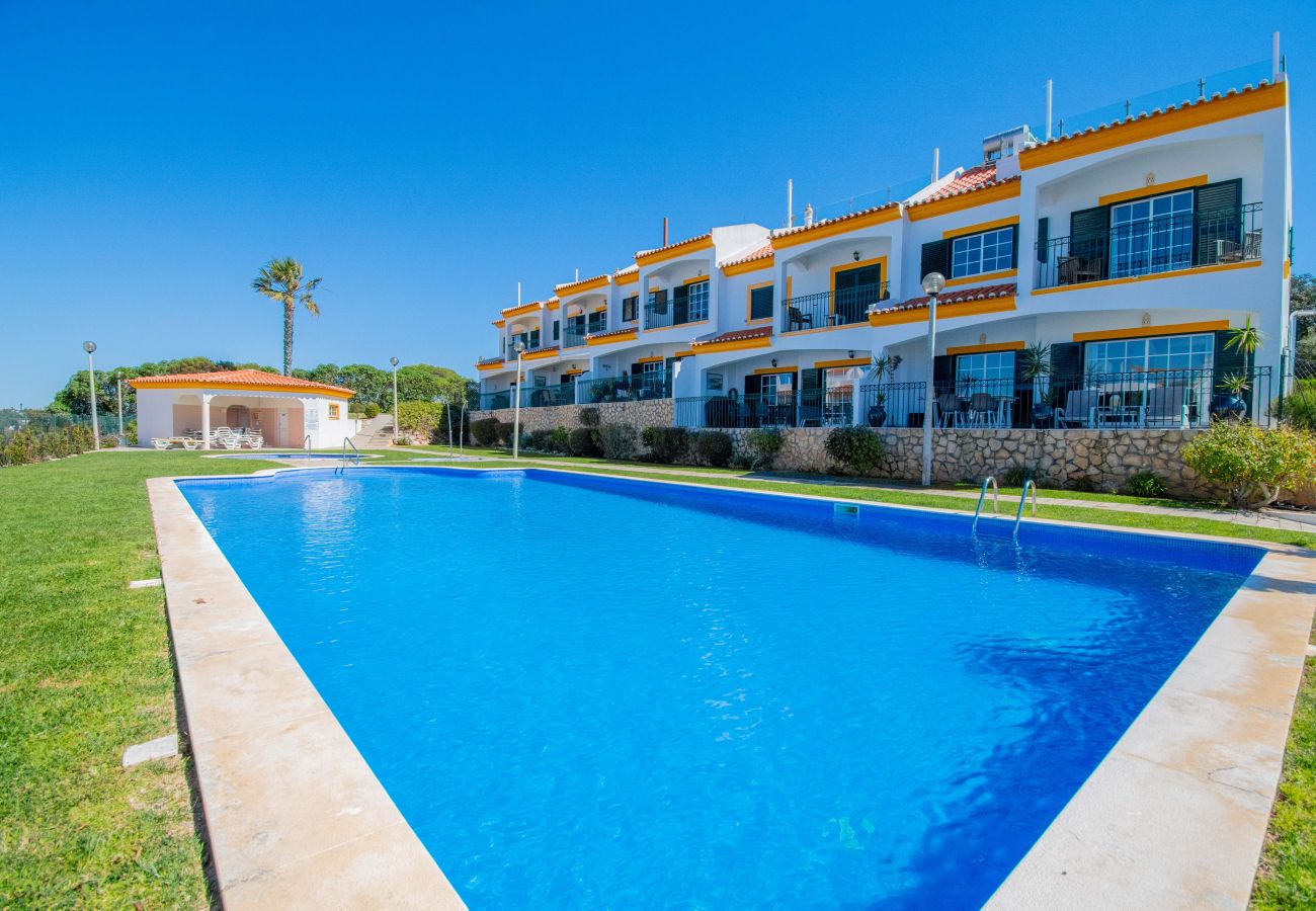 Apartamento em Carvoeiro -  Lily Fabulous 1 Bed Apt with Roof Terrace & Pool  