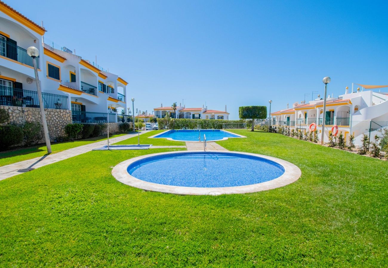 Apartamento em Carvoeiro -  Lily Fabulous 1 Bed Apt with Roof Terrace & Pool  