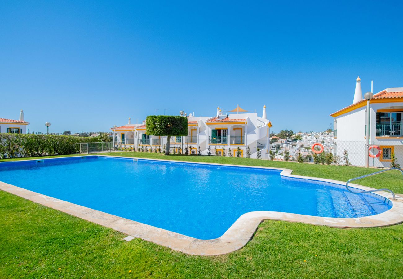 Apartamento em Carvoeiro -  Lily Fabulous 1 Bed Apt with Roof Terrace & Pool  