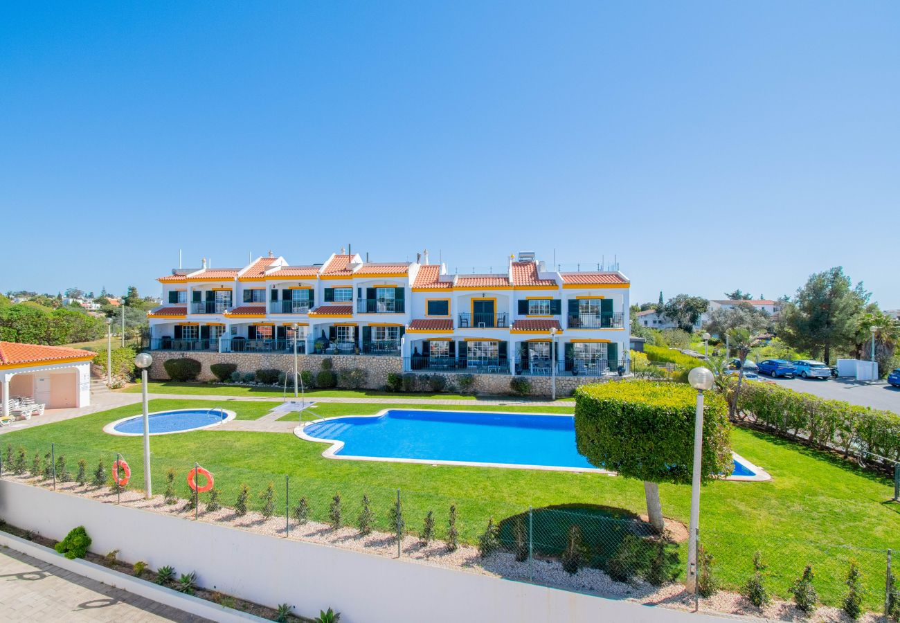 Apartamento em Carvoeiro -  Lily Fabulous 1 Bed Apt with Roof Terrace & Pool  