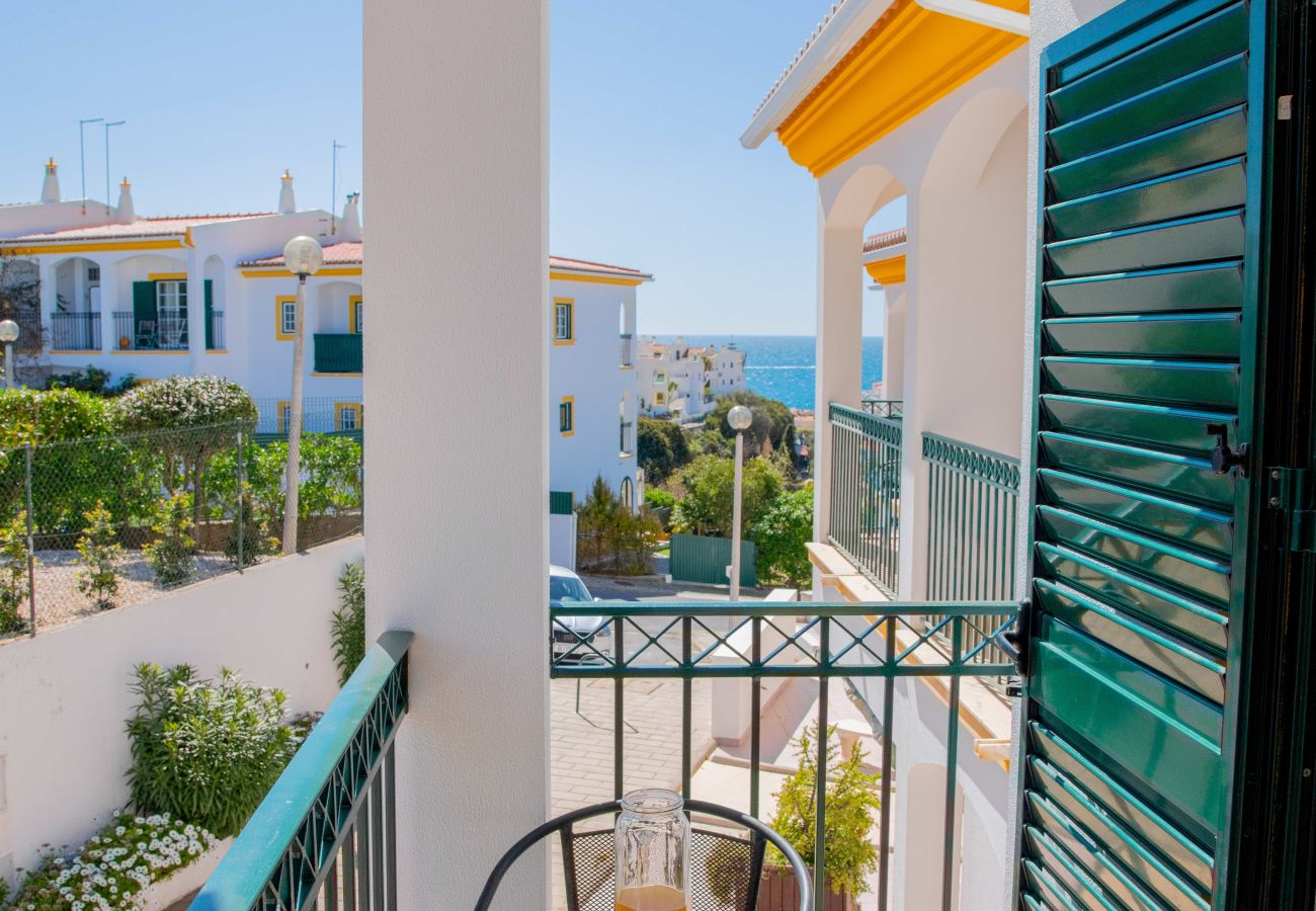 Apartamento em Carvoeiro -  Lily Fabulous 1 Bed Apt with Roof Terrace & Pool  