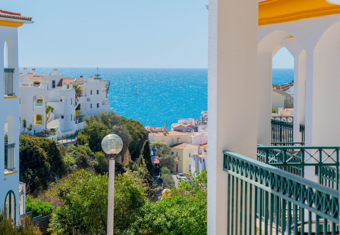 Apartamento em Carvoeiro -  Lily Fabulous 1 Bed Apt with Roof Terrace & Pool  