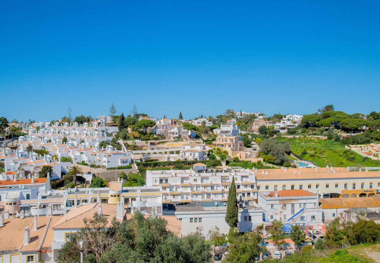 Apartamento em Carvoeiro -  Lily Fabulous 1 Bed Apt with Roof Terrace & Pool  