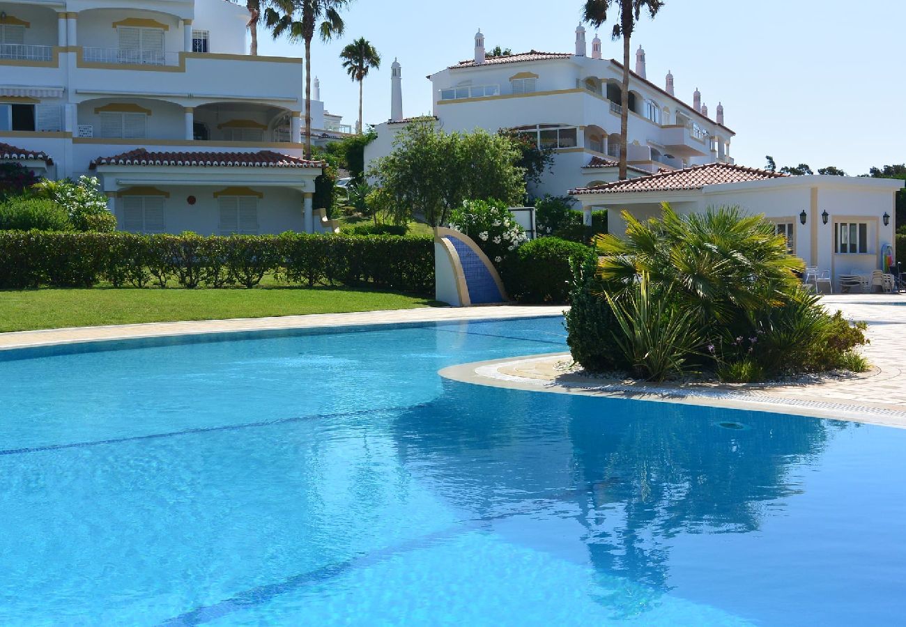 Casa em Carvoeiro - 54 Golfmar Carvoeiro apartment with fabulous pool 