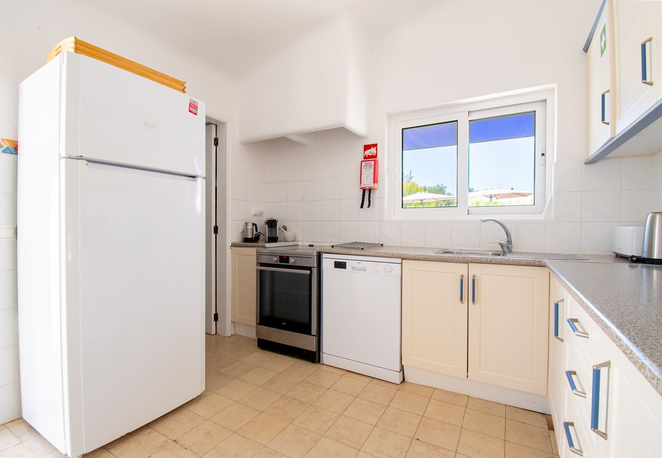 Villa em Carvoeiro - Casa Irena Spacious villa easy walk to Carvoeiro with heated pool
