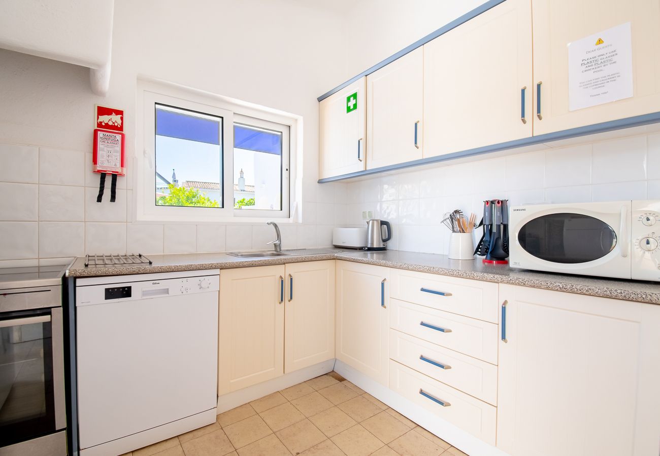 Villa em Carvoeiro - Casa Irena Spacious villa easy walk to Carvoeiro with heated pool