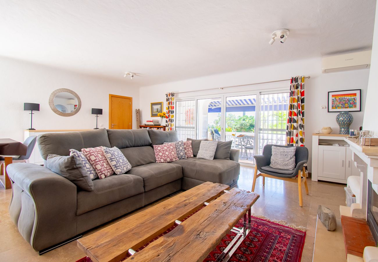 Villa em Carvoeiro - Casa Irena Spacious villa easy walk to Carvoeiro with heated pool