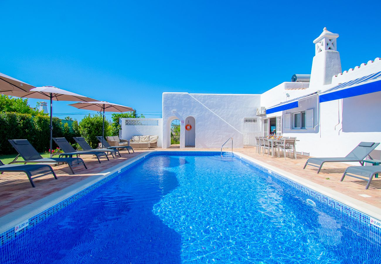 Villa em Carvoeiro - Casa Irena Spacious villa easy walk to Carvoeiro with heated pool