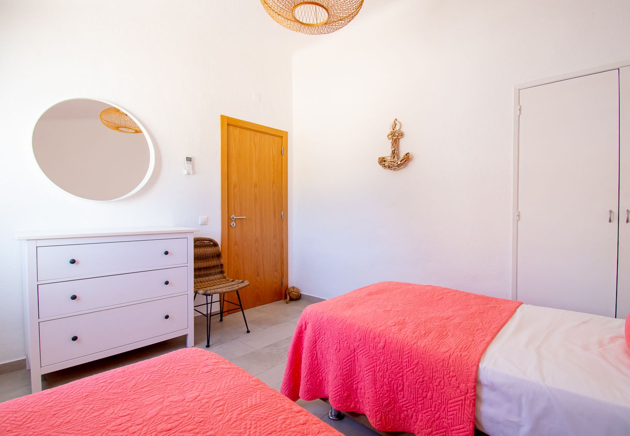 Villa em Carvoeiro - Casa Irena Spacious villa easy walk to Carvoeiro with heated pool