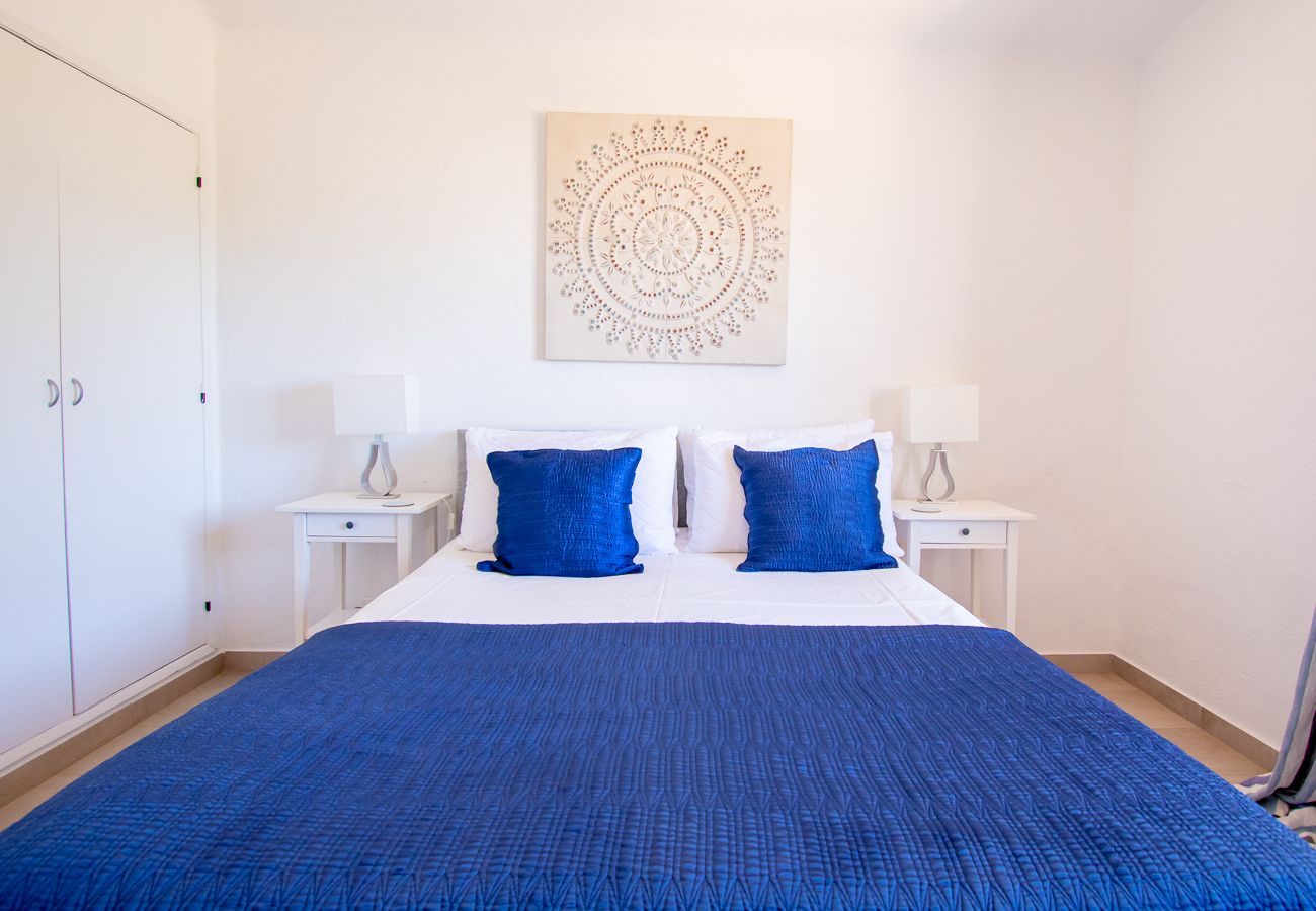 Villa em Carvoeiro - Casa Irena Spacious villa easy walk to Carvoeiro with heated pool