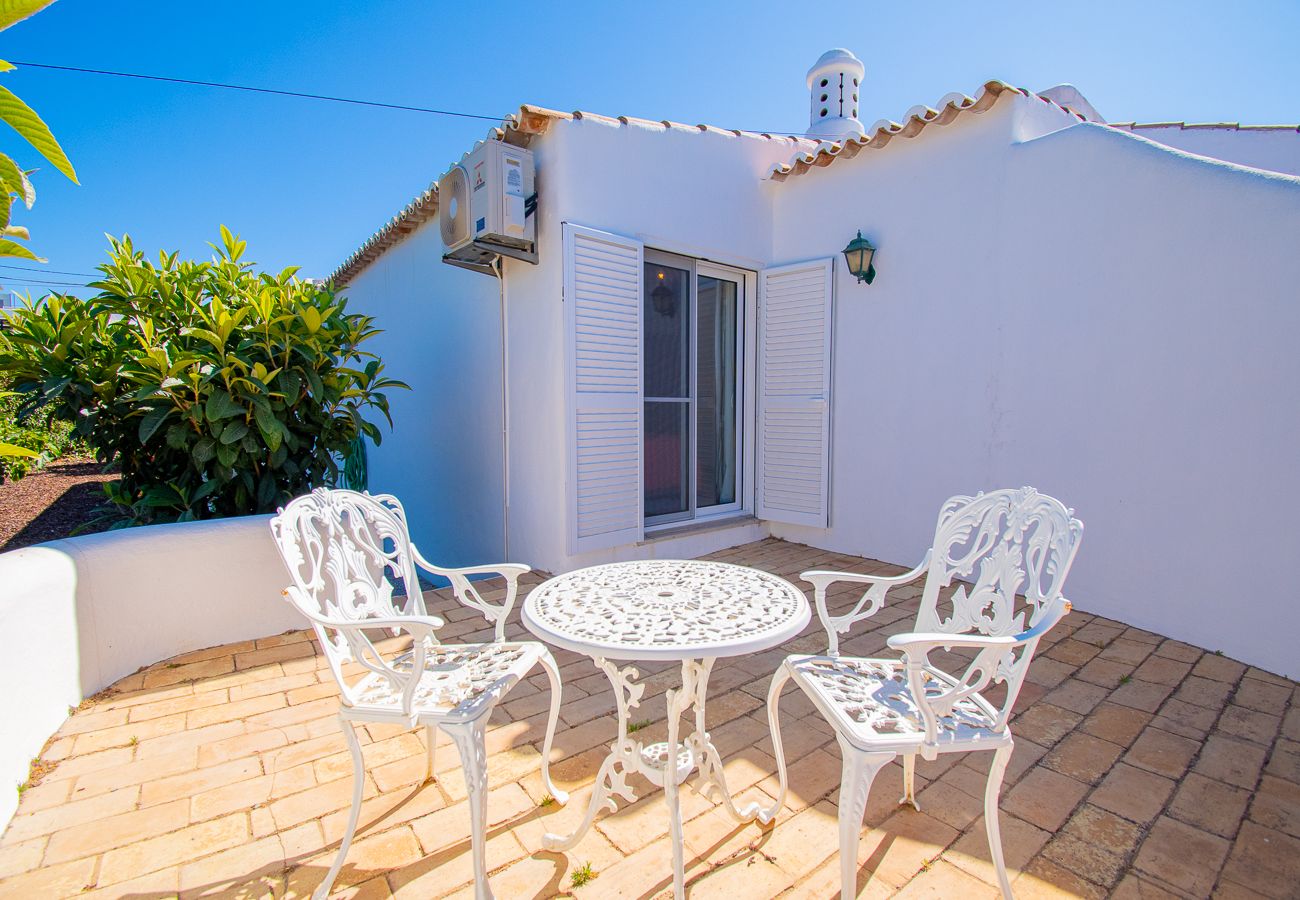 Villa em Carvoeiro - Casa Irena Spacious villa easy walk to Carvoeiro with heated pool