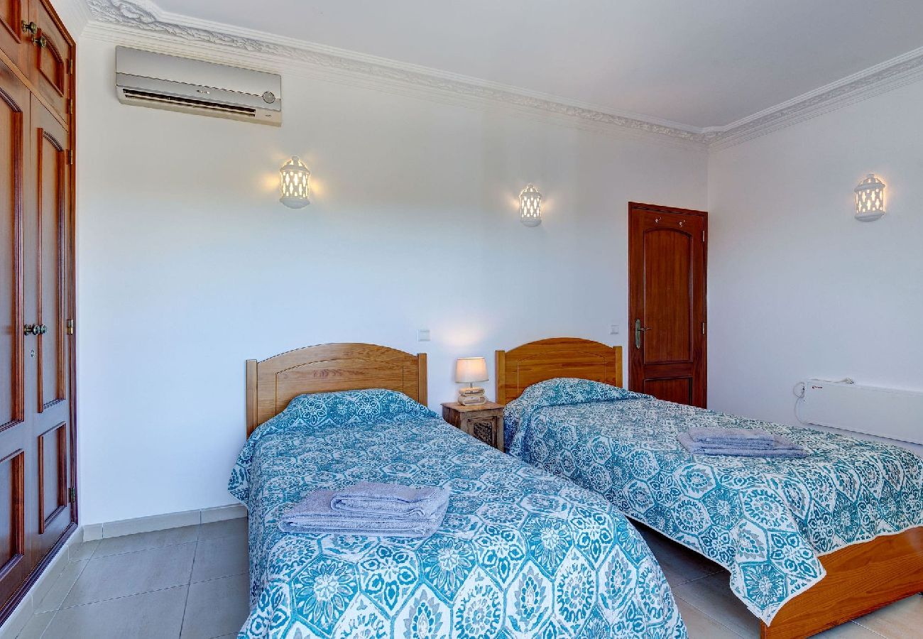 Apartamento em Carvoeiro - 11 marinha Two Bedroom Apt at Praia do Marinha 
