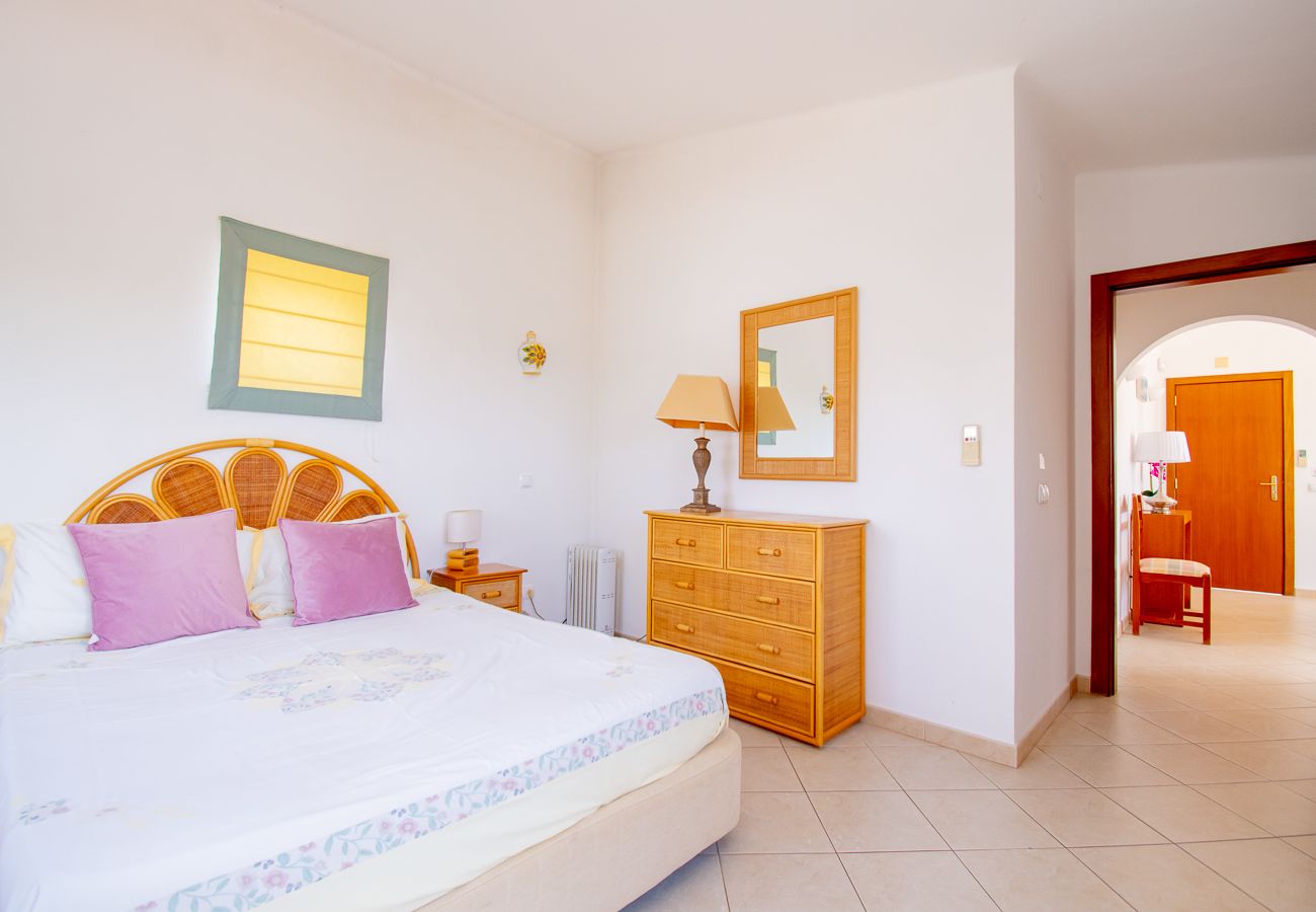 Villa em Carvoeiro - Spacius Family Villa With Private Pool! 