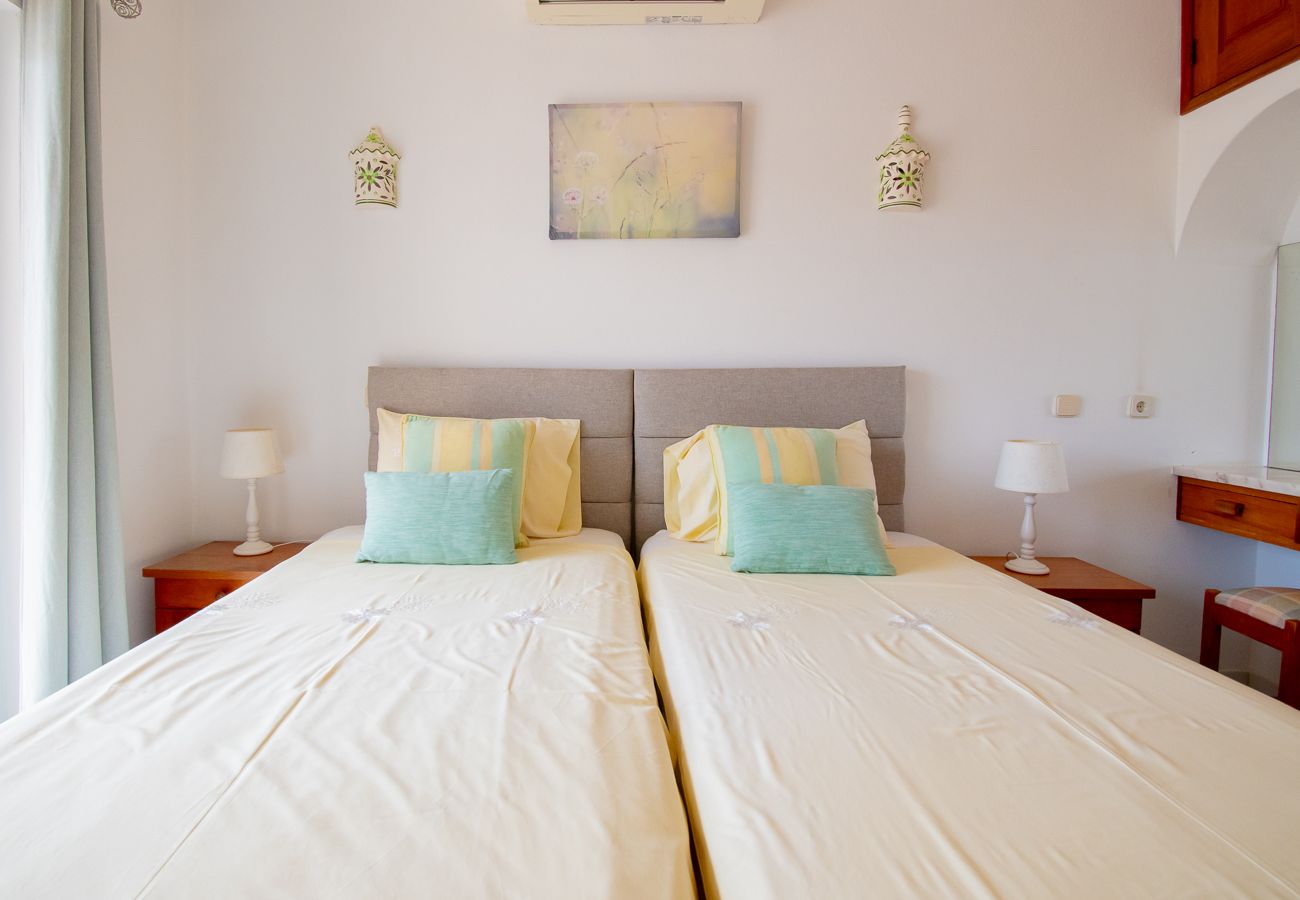 Villa em Carvoeiro - Spacius Family Villa With Private Pool! 