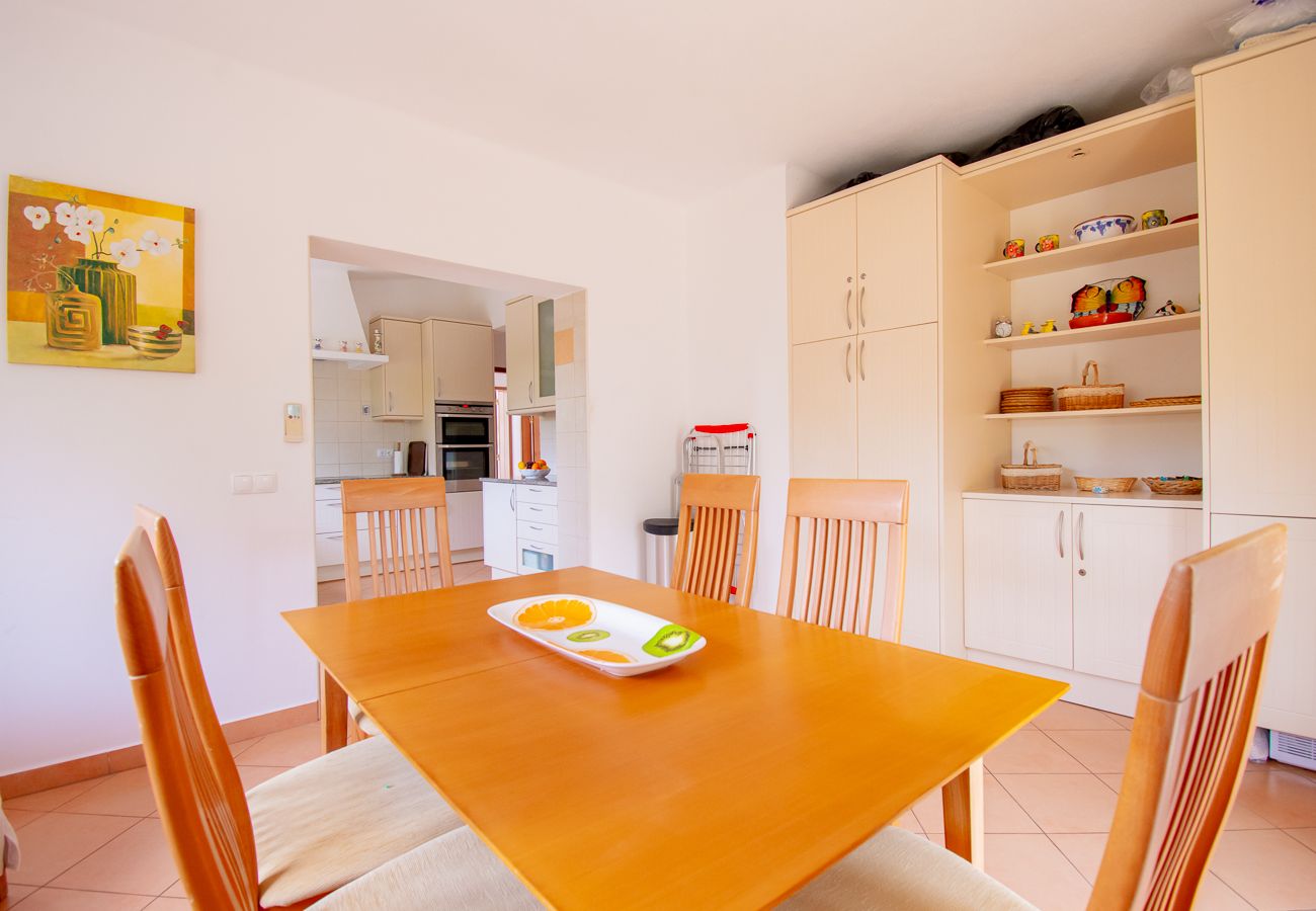 Villa em Carvoeiro - Spacius Family Villa With Private Pool! 