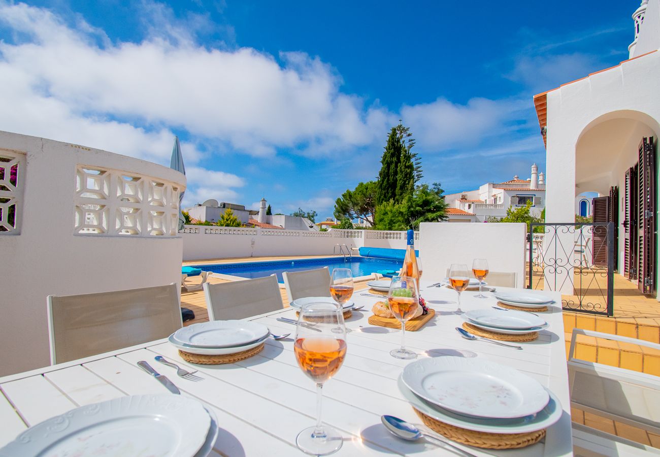 Villa em Carvoeiro - Spacius Family Villa With Private Pool! 
