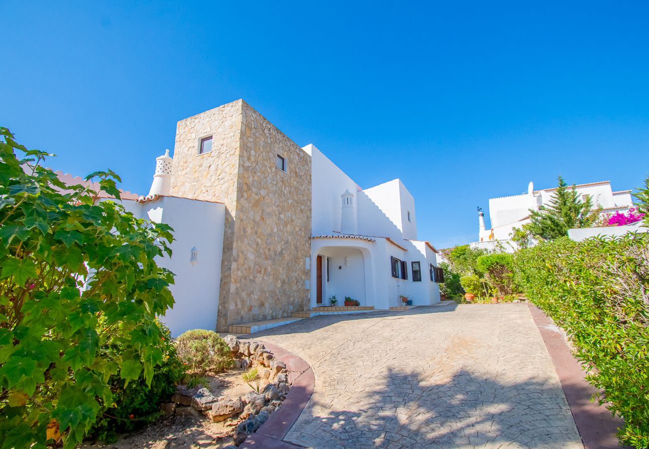 Villa em Carvoeiro - Spacius Family Villa With Private Pool! 