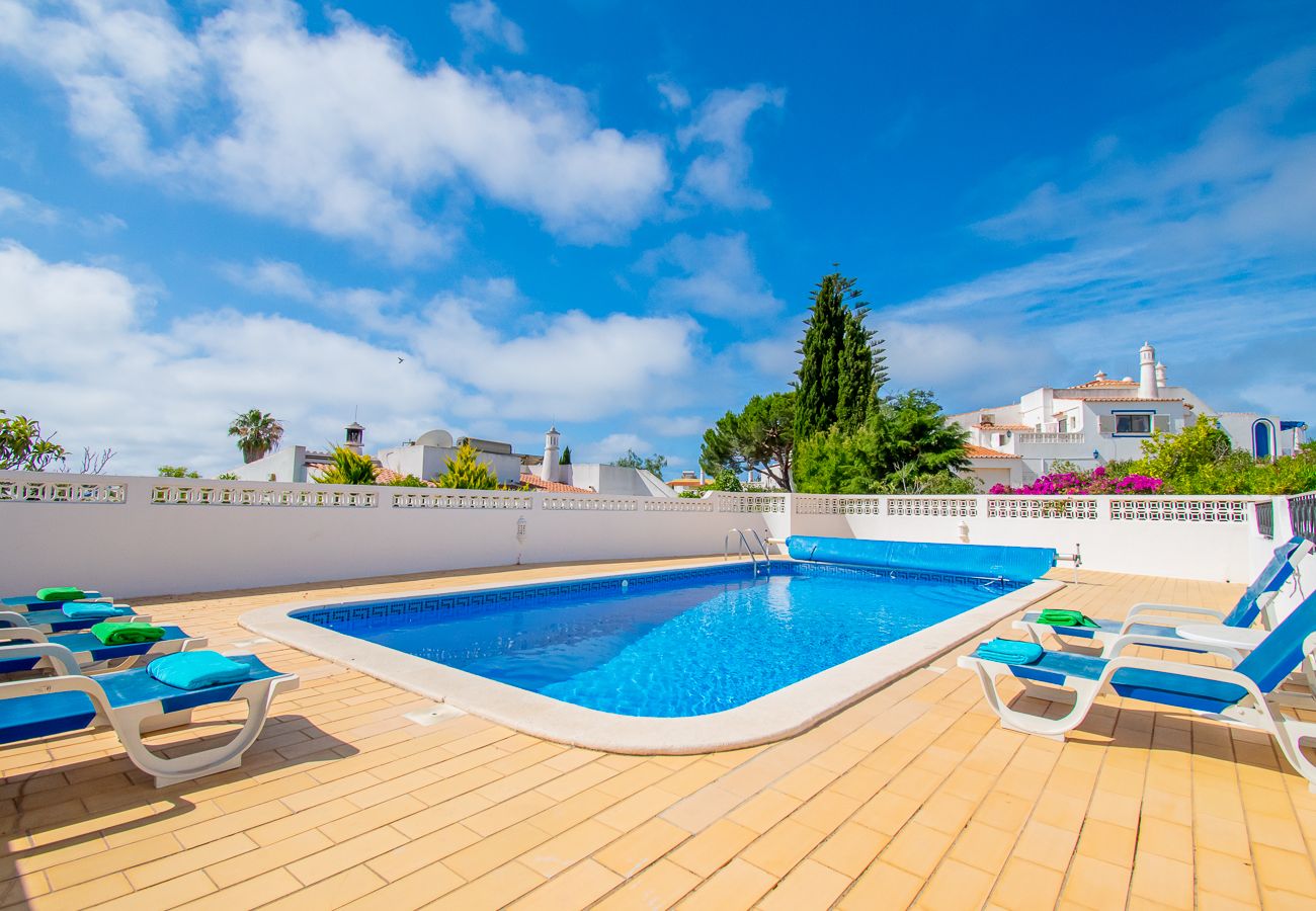 Villa em Carvoeiro - Spacius Family Villa With Private Pool! 
