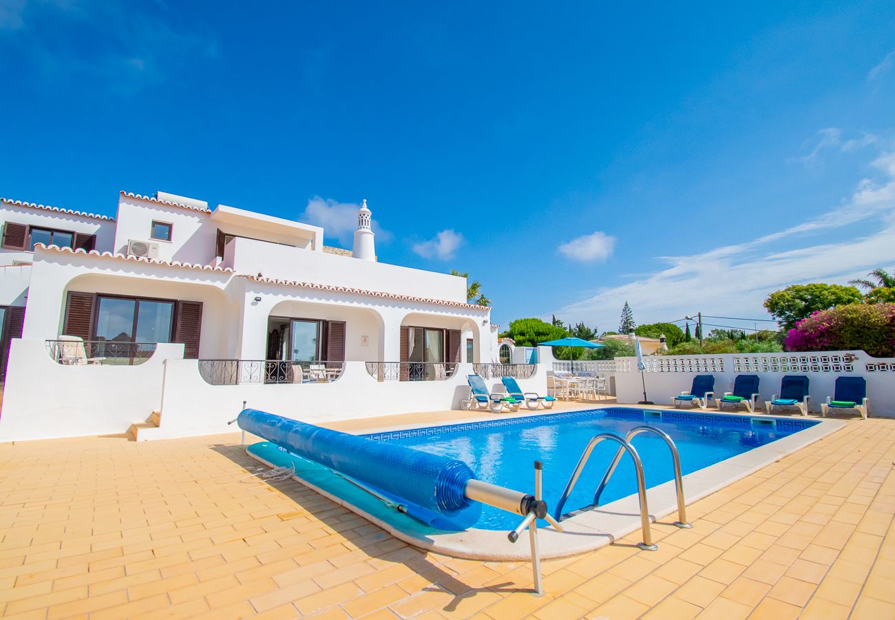 Villa em Carvoeiro - Spacius Family Villa With Private Pool! 