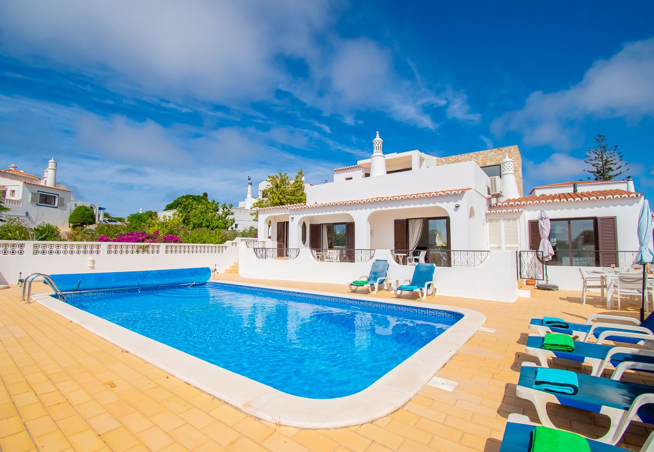 Villa em Carvoeiro - Spacius Family Villa With Private Pool! 