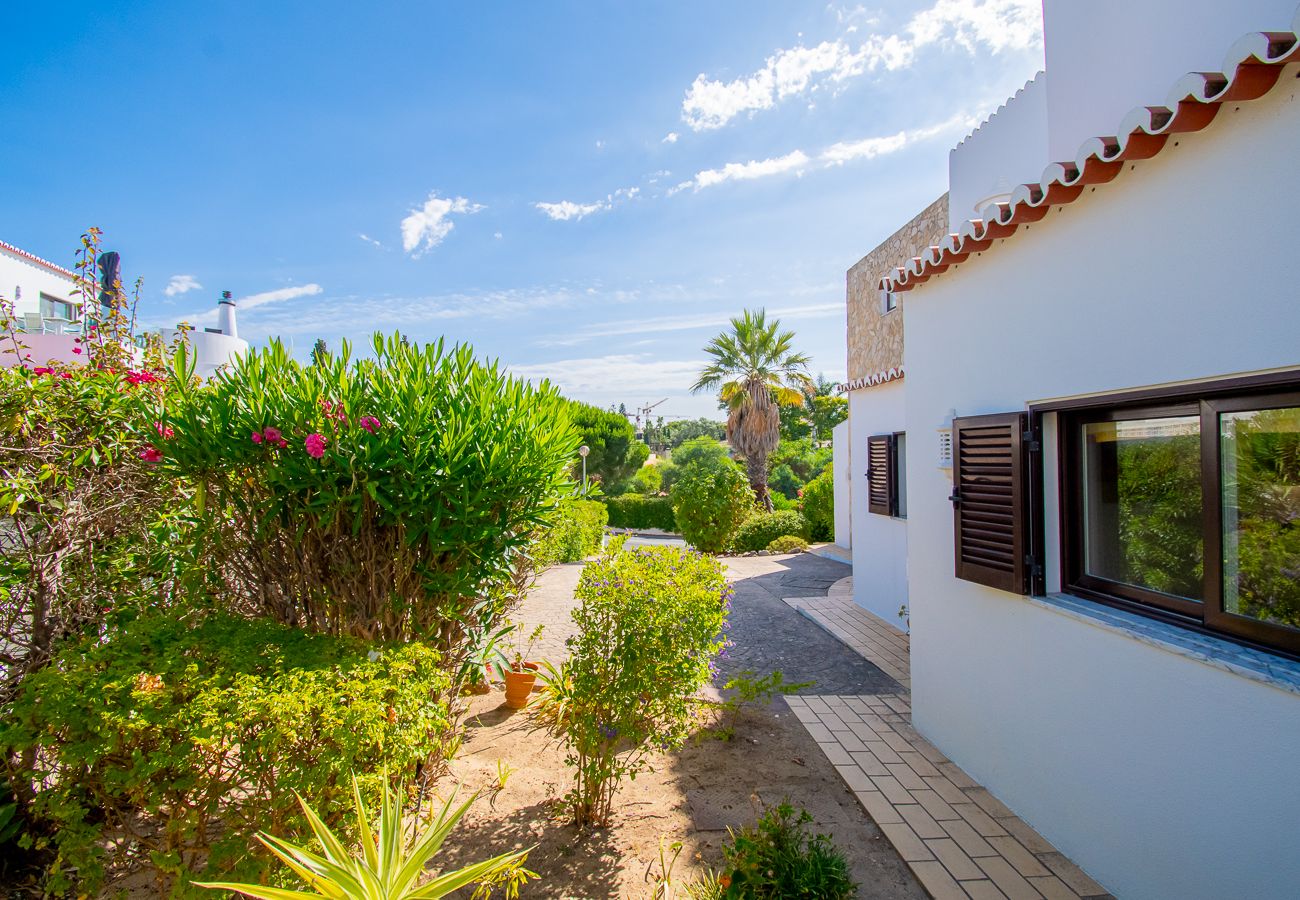 Villa em Carvoeiro - Spacius Family Villa With Private Pool! 