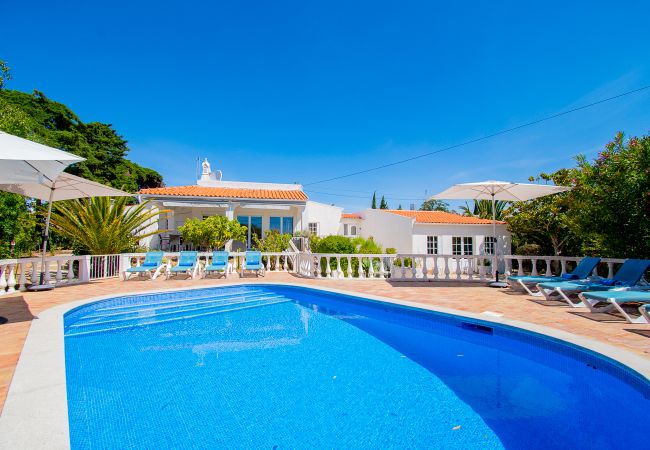 Villa em Carvoeiro -  Montenegro Superbly Located Family Vila With Game Room & Pool 