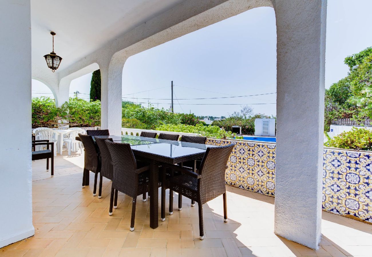Villa em Carvoeiro -  Montenegro Superbly Located Family Vila With Game Room & Pool 