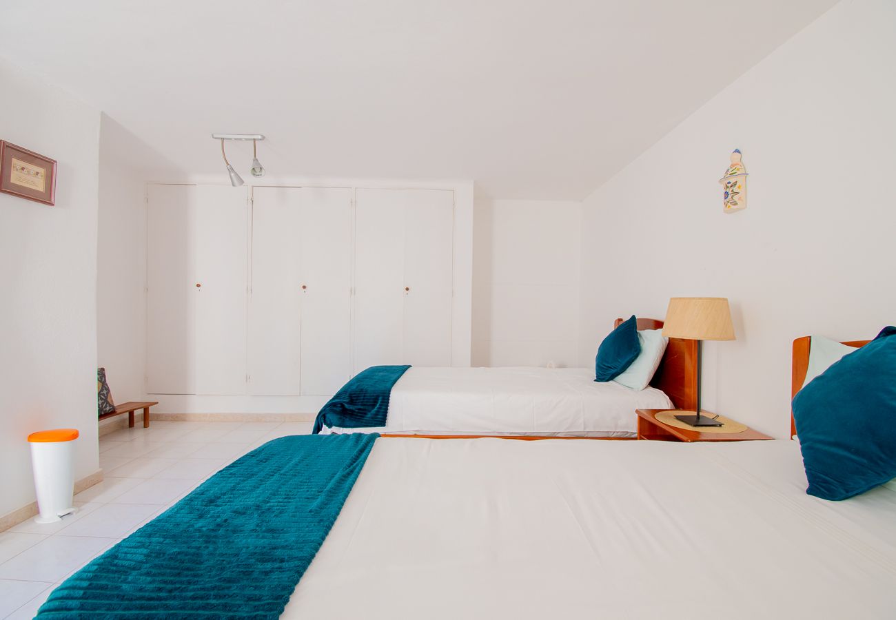 Villa em Carvoeiro -  Montenegro Superbly Located Family Vila With Game Room & Pool 