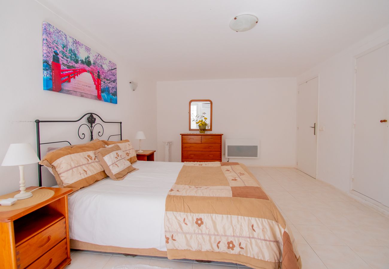 Villa em Carvoeiro -  Montenegro Superbly Located Family Vila With Game Room & Pool 