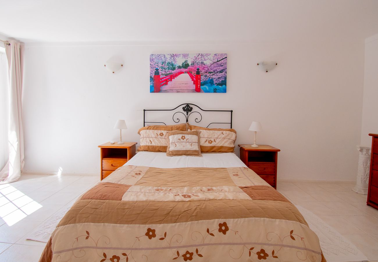 Villa em Carvoeiro -  Montenegro Superbly Located Family Vila With Game Room & Pool 