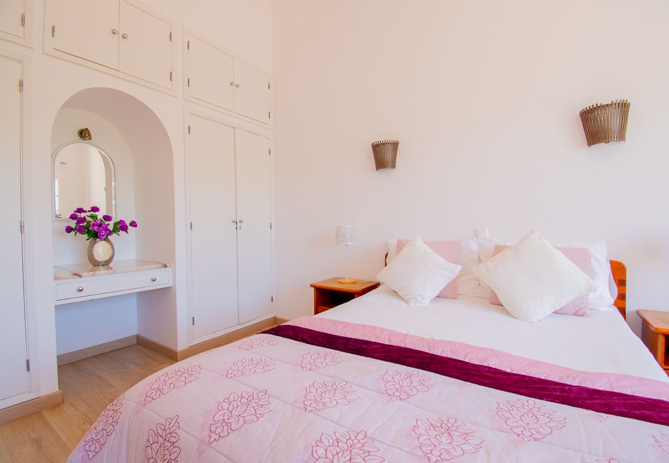 Villa em Carvoeiro -  Montenegro Superbly Located Family Vila With Game Room & Pool 