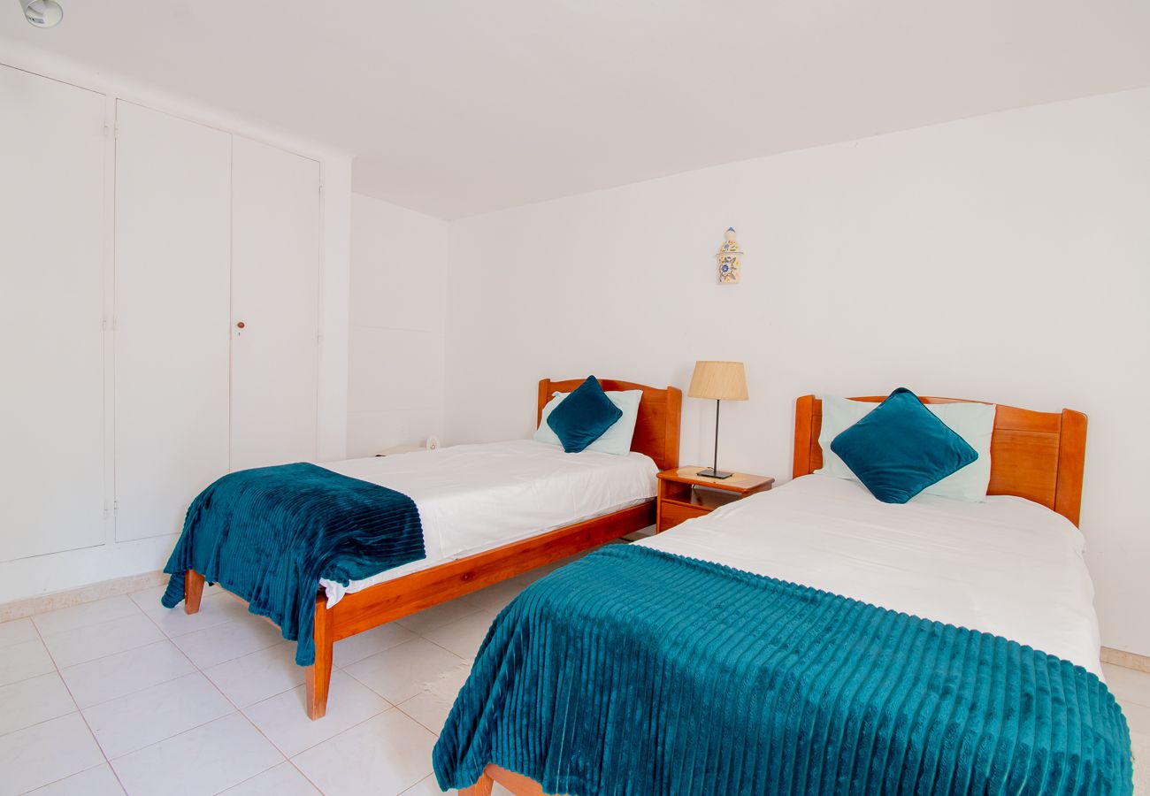 Villa em Carvoeiro -  Montenegro Superbly Located Family Vila With Game Room & Pool 
