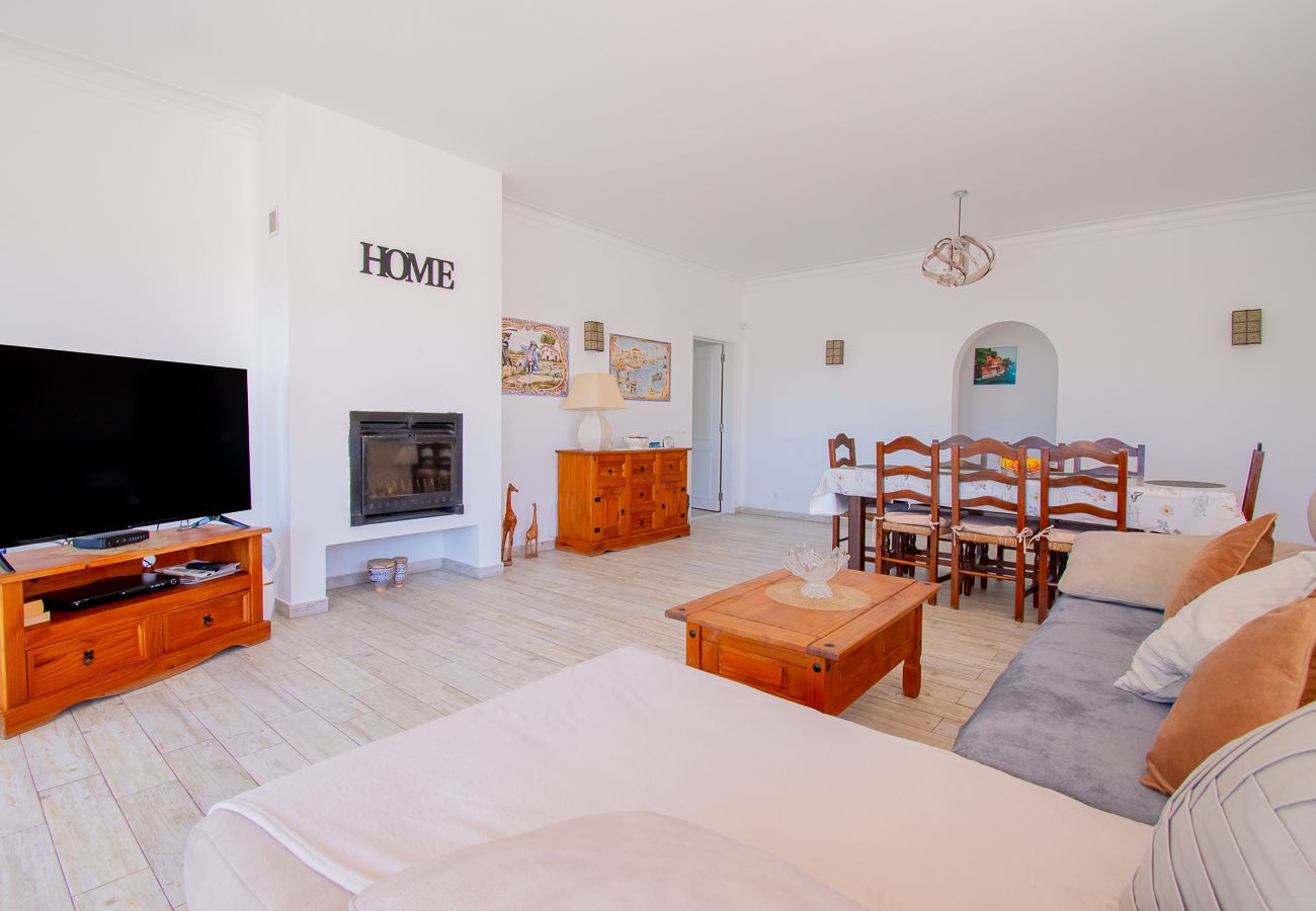 Villa em Carvoeiro -  Montenegro Superbly Located Family Vila With Game Room & Pool 