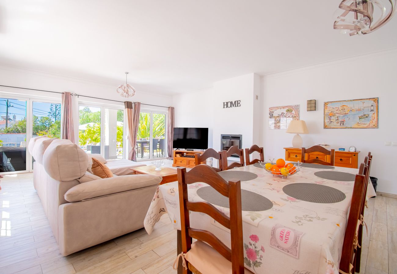 Villa em Carvoeiro -  Montenegro Superbly Located Family Vila With Game Room & Pool 