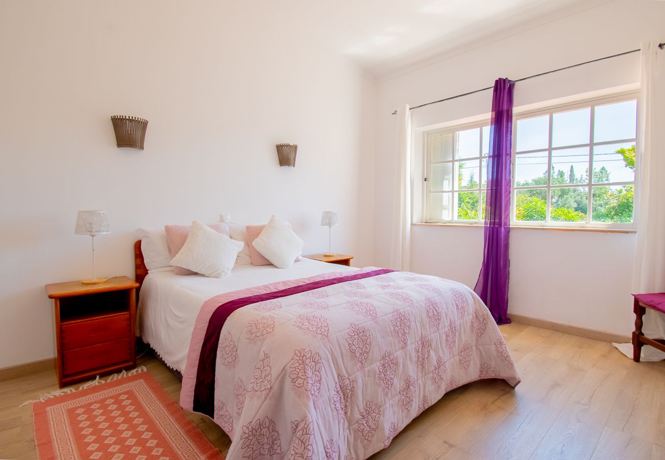 Villa em Carvoeiro -  Montenegro Superbly Located Family Vila With Game Room & Pool 