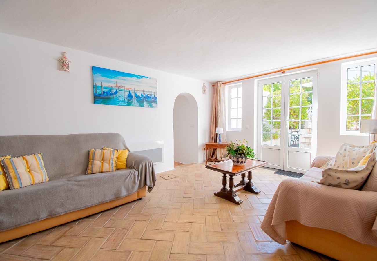 Villa em Carvoeiro -  Montenegro Superbly Located Family Vila With Game Room & Pool 