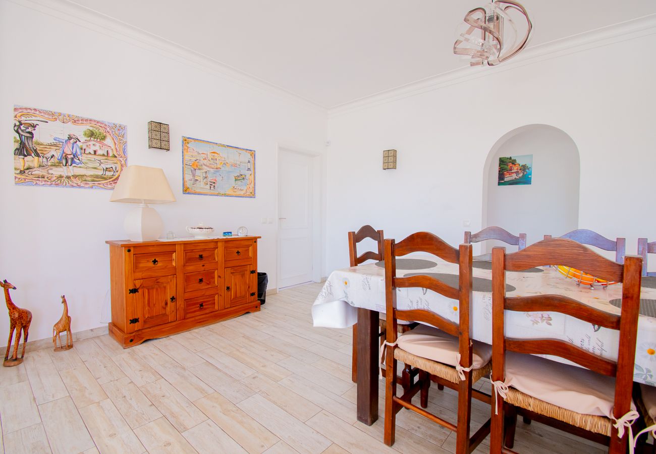 Villa em Carvoeiro -  Montenegro Superbly Located Family Vila With Game Room & Pool 