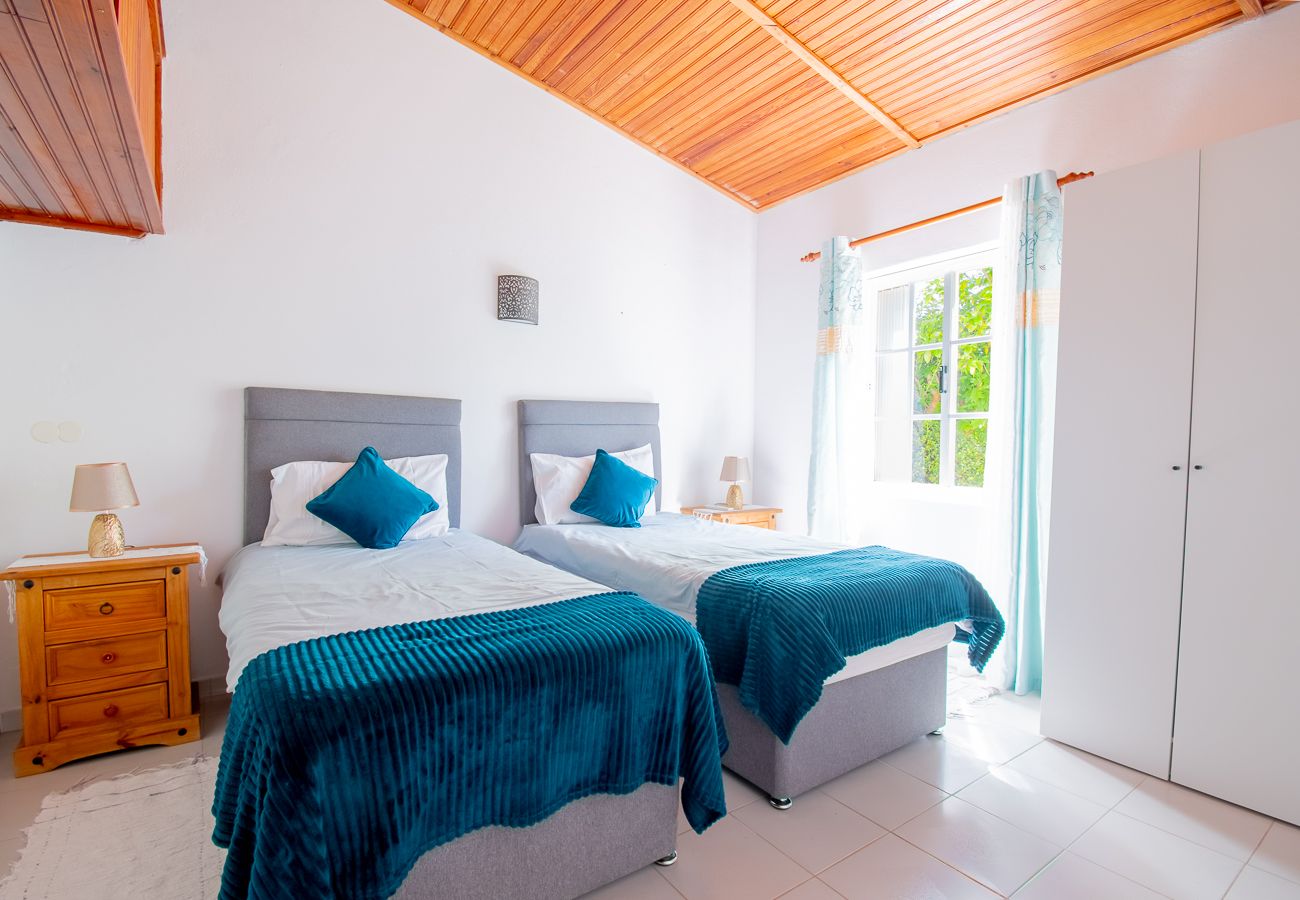 Villa em Carvoeiro -  Montenegro Superbly Located Family Vila With Game Room & Pool 