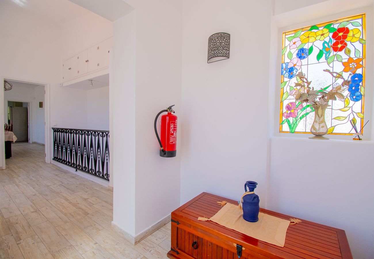 Villa em Carvoeiro -  Montenegro Superbly Located Family Vila With Game Room & Pool 