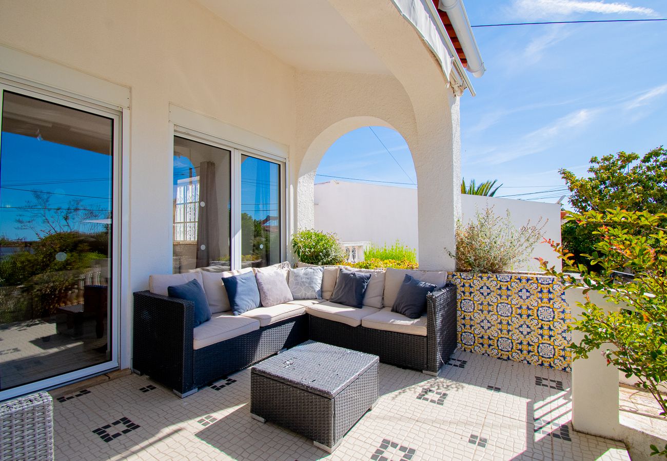 Villa em Carvoeiro -  Montenegro Superbly Located Family Vila With Game Room & Pool 